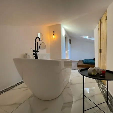Yamaluxe - Luxurious Loft With Bathtub In The Bedroom Apartment Cluj-Napoca